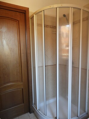 Bathroom shower - B&B Isola (Fiumicino)