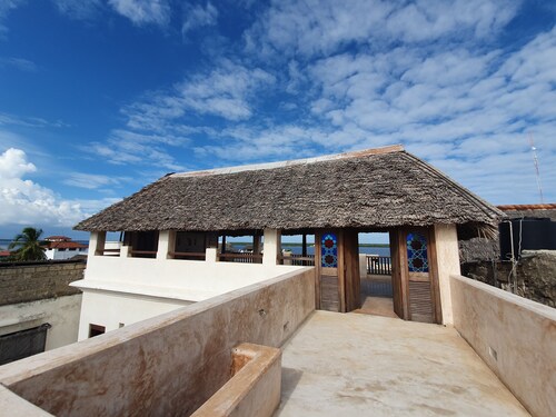 ONEWAY House Lamu Seaview Dach & Pool