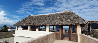 ONEWAY House Lamu Seaview Rooftop & Pool