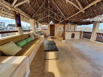ONEWAY House Lamu Seaview Rooftop & Pool