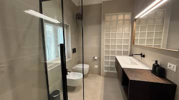 Apartment, 2 Schlafzimmer | Badezimmer | Dusche, Regendusche, Haartrockner, Bidet