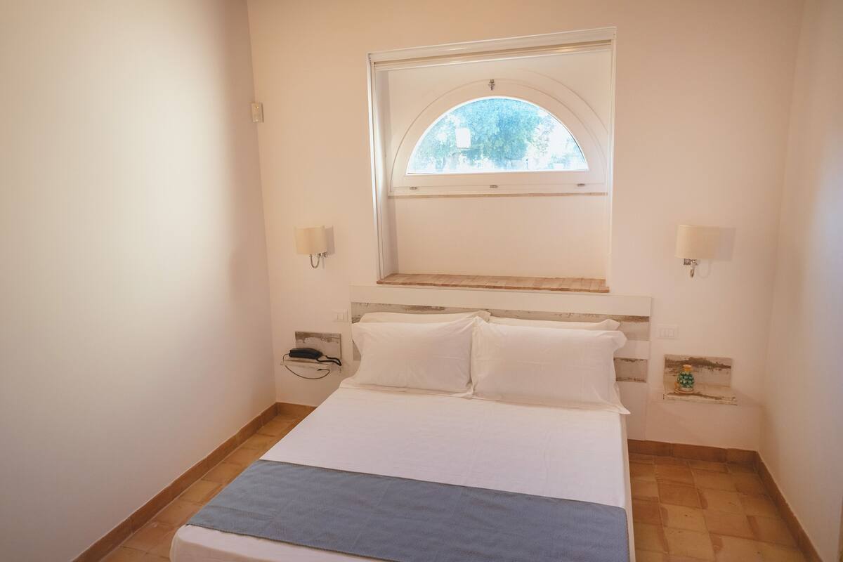 Quarto clássico | Roupas de cama premium, frigobar, cofres nos quartos, escrivaninha