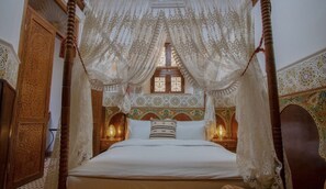 Verdunkelungsvorhänge, kostenloses WLAN, Bettwäsche