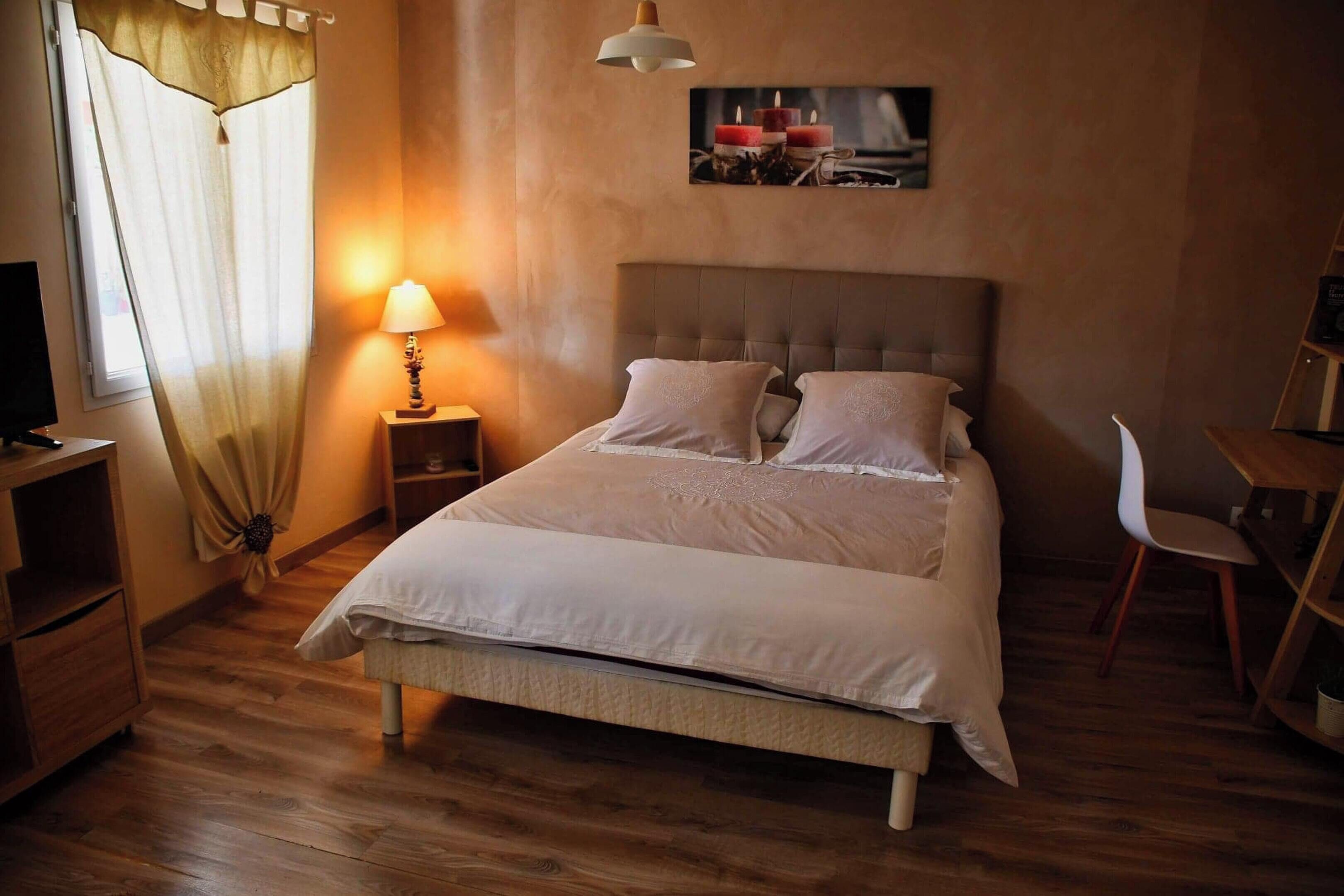 3 Schlafzimmer, Schreibtisch, Bügeleisen/Bügelbrett, Reisekinderbett