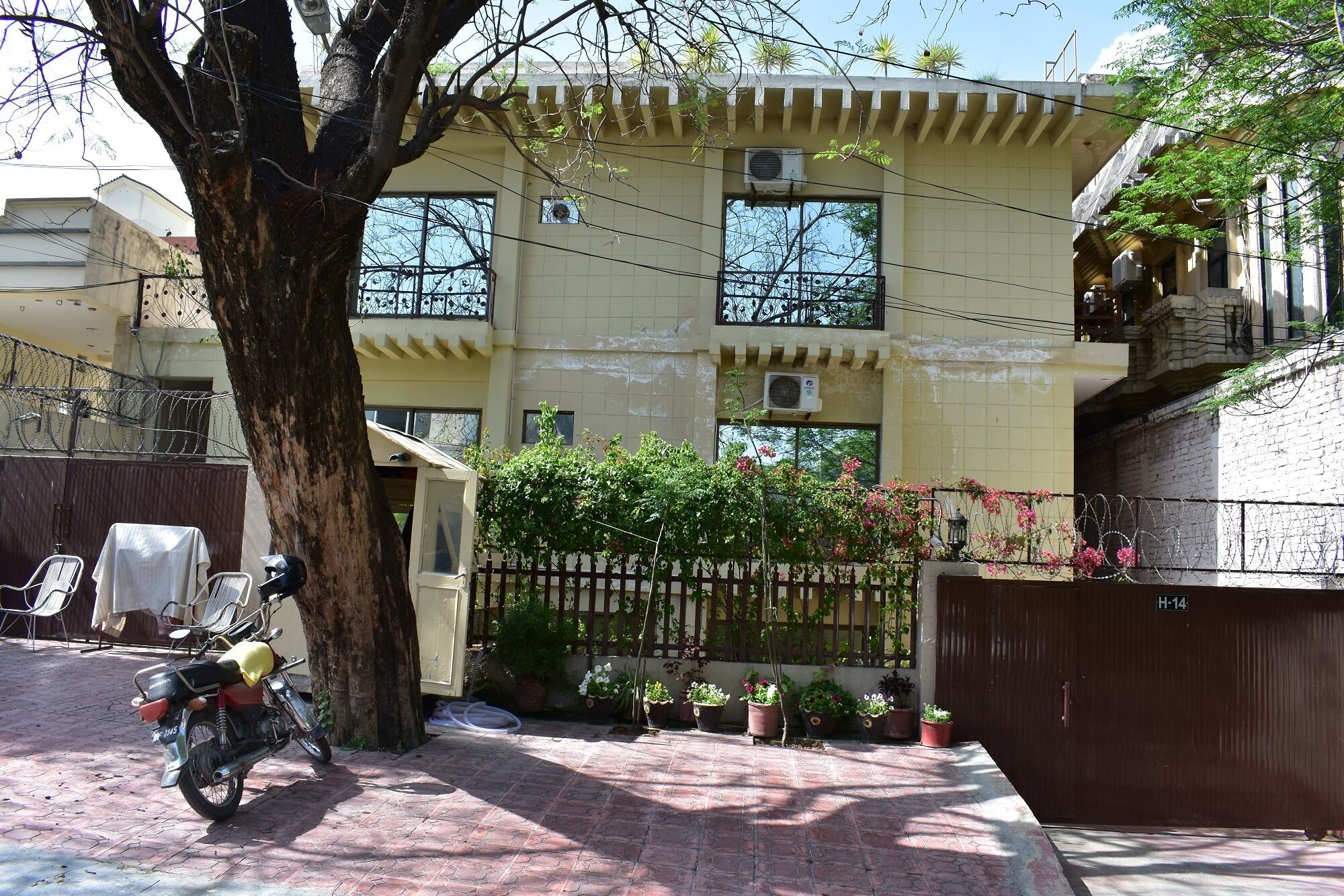 Photo - Savoy Inn
