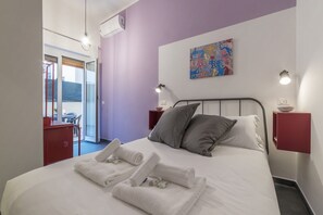 2 bedrooms, WiFi, bed sheets - Testaccio Colorful Apartment with Terrace (Roma)