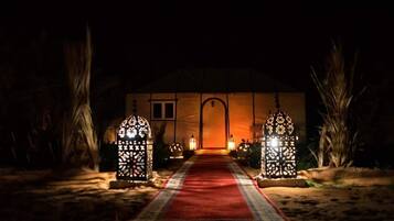 Fachada del alojamiento - Noche