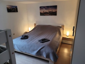 1 makuuhuone, vauvan matkasänky, ilmainen Wi-Fi, vuodevaatteet