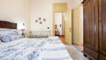 Schallisolierte Zimmer, Babybetten, kostenloses WLAN, Bettwäsche