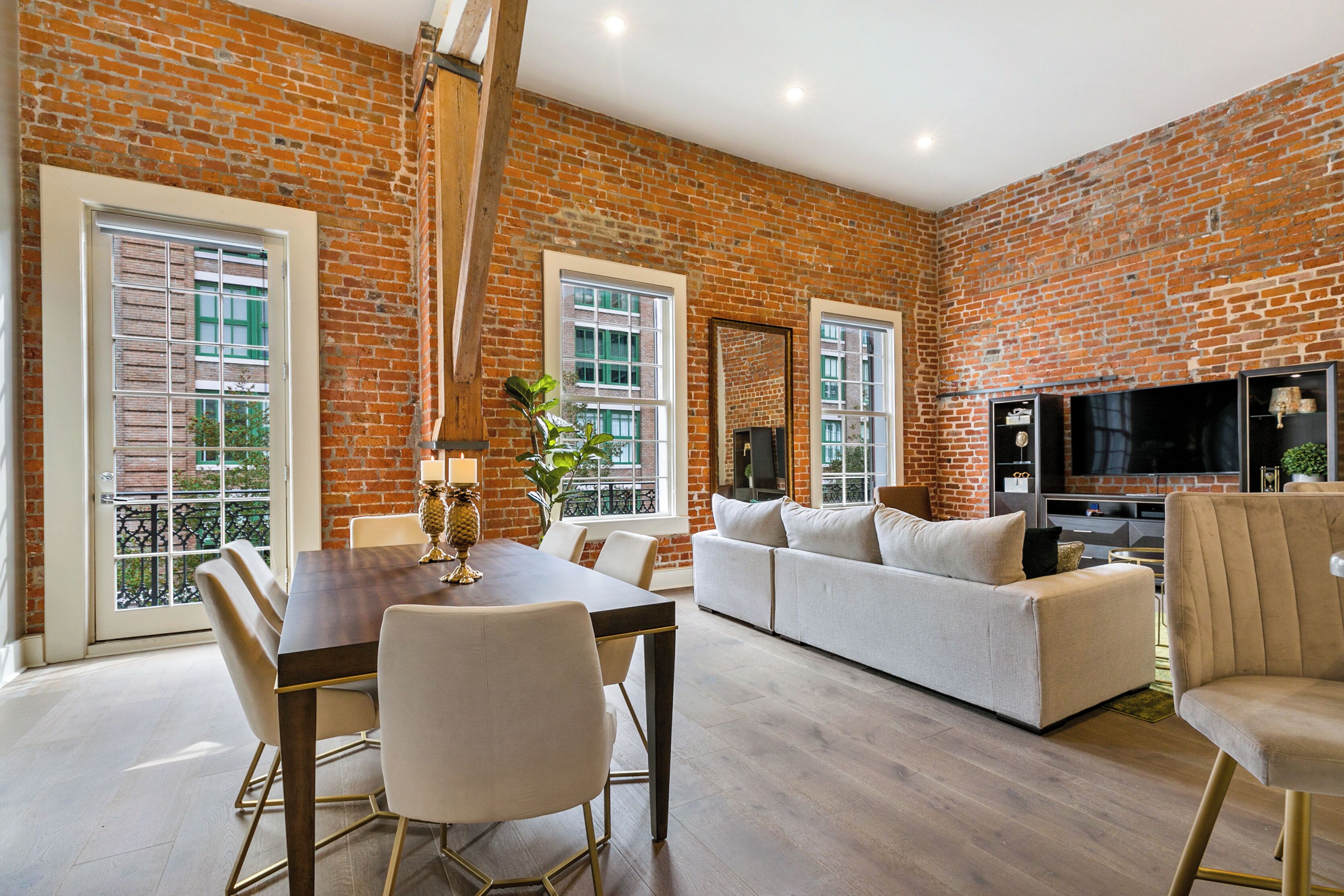 Télévision, chaîne hi-fi