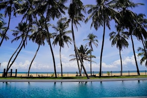 Outdoor pool - Soluna Beach Resort (Marawila)