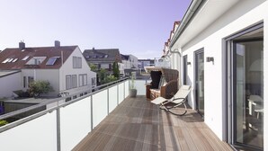 Apartemen, 2 kamar tidur, balkon | Teras/patio