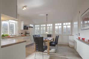 In-room dining - Kapitänshaus Bergmeyer (Norderney)