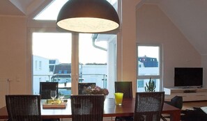 Apartment, 3 Bedrooms, Sauna (Balcony) | In-room dining