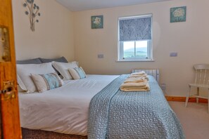2 bedrooms, iron/ironing board, WiFi, bed sheets - Howgills Apartment 9 (self-catering accommodation with free parking and Wi-Fi) (Sedbergh)
