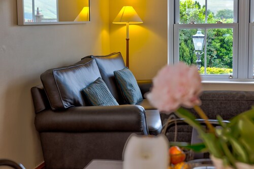 Howgills Apartment 9 (self-catering accommodation with free parking and Wi-Fi)