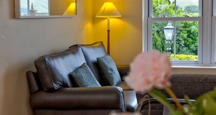 Howgills Apartment 9 (self-catering accommodation with free parking and Wi-Fi)