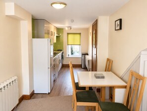 Dining - Howgills Apartment 10 (self-catering accommodation with free parking and Wi-Fi) (Sedbergh)