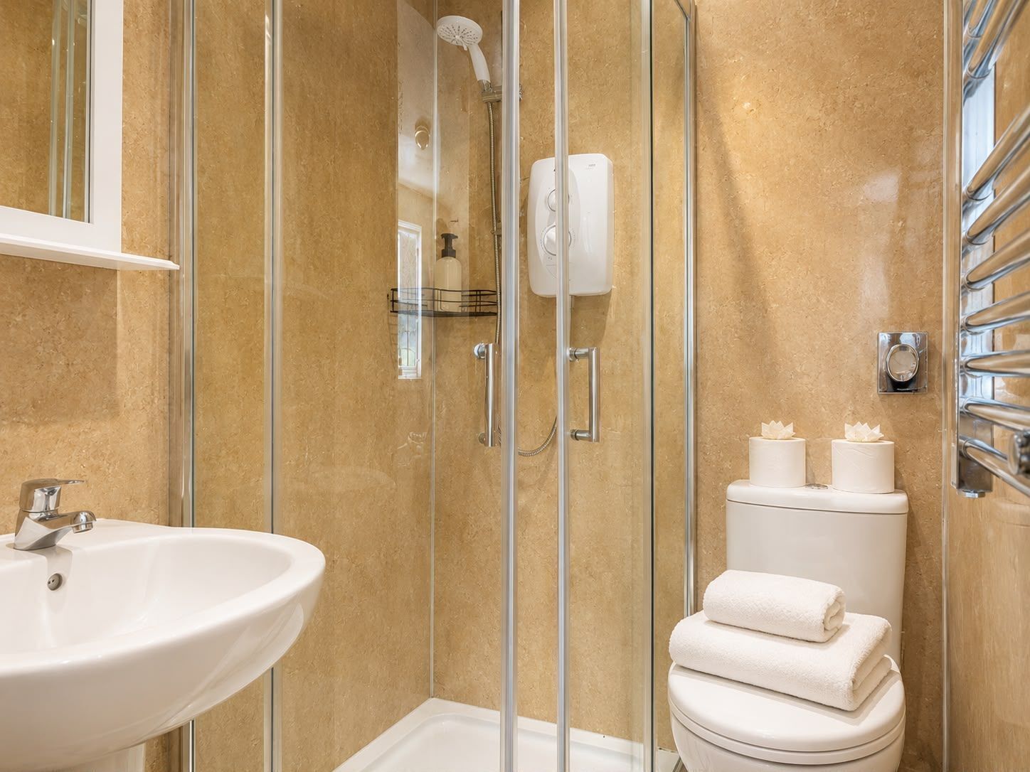 Shower, hair dryer, towels