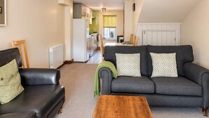 TV - Howgills Apartment 10 (self-catering accommodation with free parking and Wi-Fi) (Sedbergh)