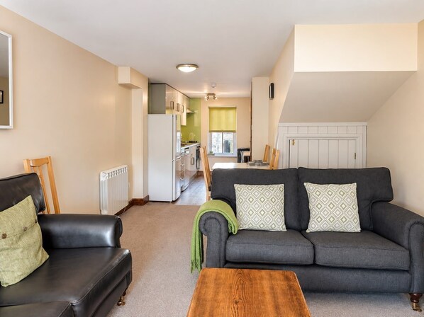 TV - Howgills Apartment 10 (self-catering accommodation with free parking and Wi-Fi) (Sedbergh)