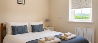 Howgills Apartment 10 (self-catering accommodation with free parking and Wi-Fi)