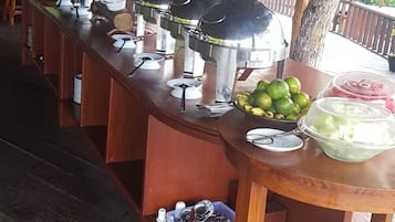 Se sirven desayunos, comidas y cenas