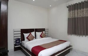 Deluxe Double Room | Laptop workspace, free WiFi - HOTEL METRO KING (Birgunj)