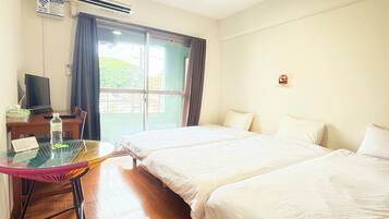 1 bedroom, desk, free WiFi, bed sheets