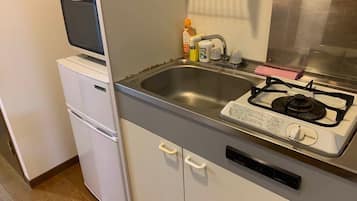 Fridge, microwave, stovetop, cookware/dishes/utensils