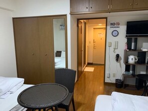 1 bedroom, desk, free WiFi, bed sheets