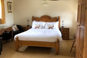 Individually decorated, individually furnished, iron/ironing board - St George's Court Farmhouse B&B (Ripon)