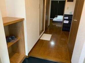 1 bedroom, desk, free WiFi, bed sheets