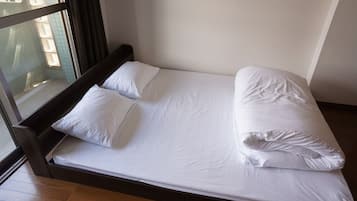 1 bedroom, desk, free WiFi, bed sheets