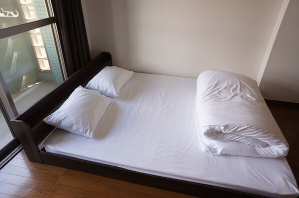 1 bedroom, desk, free WiFi, bed sheets