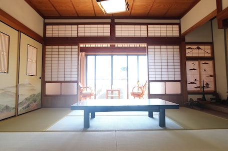 Interior. Yadokari Kumano an old private house accommodat / Kumano Mie