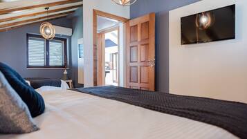 Luxe appartement, uitzicht op zee | 2 slaapkamers, een kluis op de kamer, individueel gedecoreerd