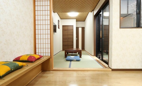 Interior - 100 freeflowing openair hot spring bath Separ / Yufu Ōita (Yufu)