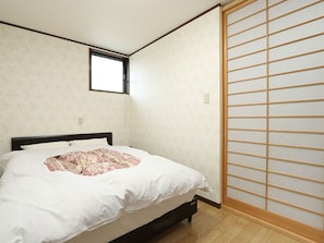 1 bedroom, desk, free WiFi, bed sheets