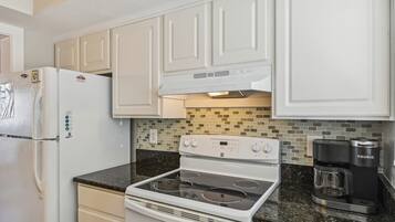 Townhouse, 2 kamar tidur | Dapur pribadi | Lemari es, oven, mesin pembuat kopi/teh, dan pemanggang roti