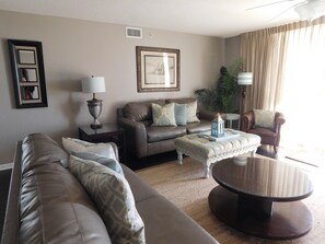 Condo, 4 Bedrooms | Living room