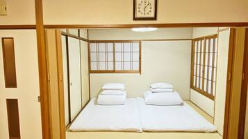 3 bedrooms, desk, iron/ironing board, free WiFi