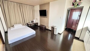 2 slaapkamers, een bureau, een strijkplank/strijkijzer, gratis wifi