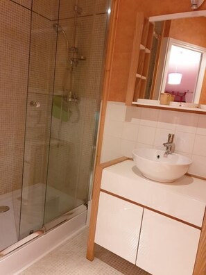 Bathroom - Au Fil des Lacs (Précy-Saint-Martin)