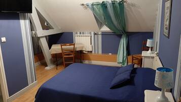 Desk, free cots/infant beds, rollaway beds, free WiFi