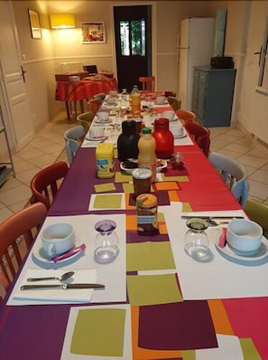 Bao gồm bữa sáng buffet hàng ngày 
