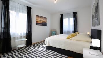 3 bedrooms, desk, travel crib, free WiFi