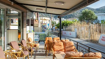 Desayuno continental (EUR 9 por persona)