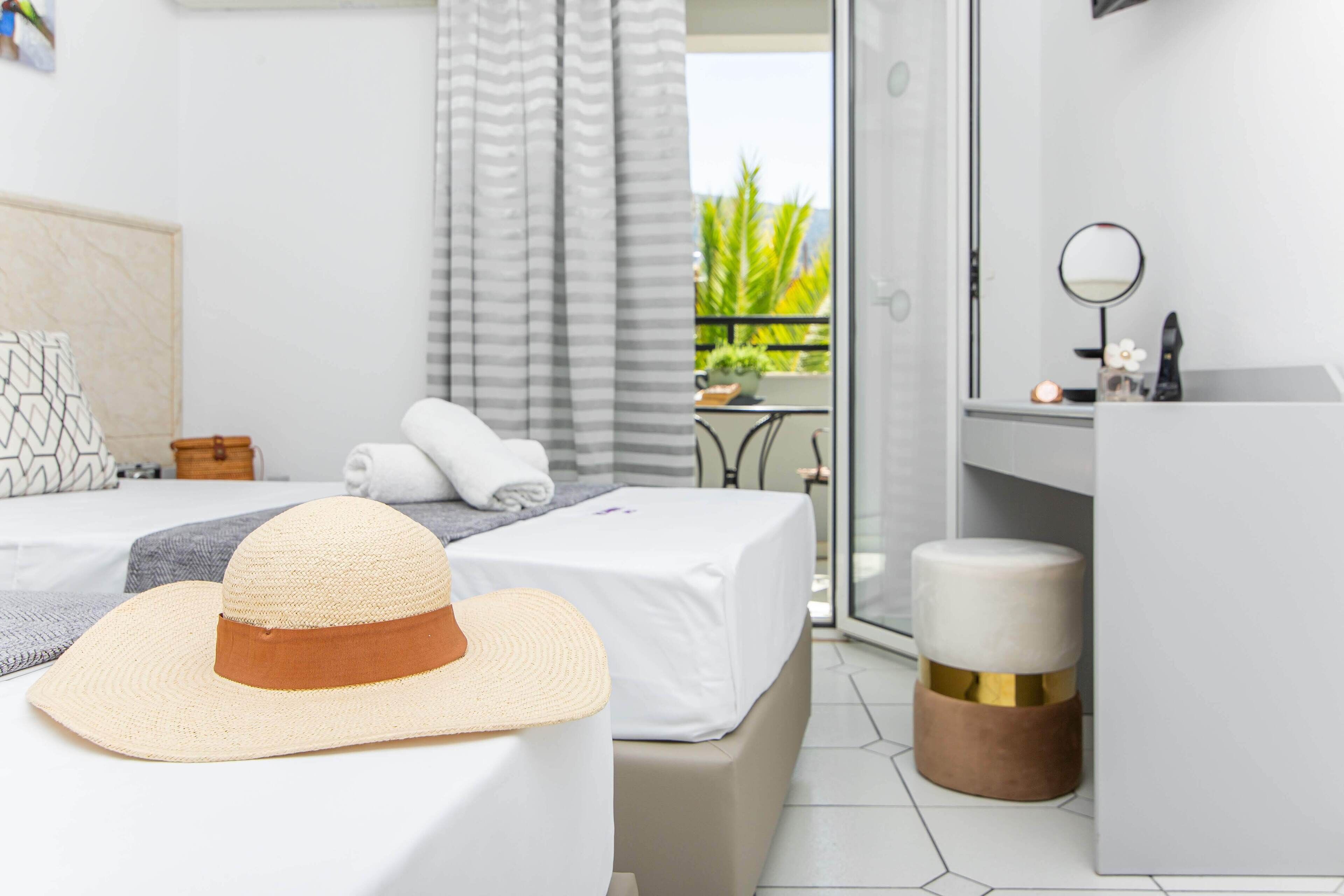 Standard-Studio (Triple) | Schreibtisch, Bügeleisen/Bügelbrett, kostenlose Babybetten