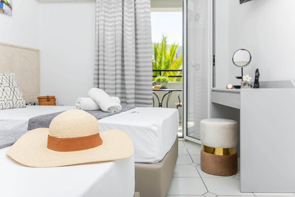 Standard Studio (Triple) | Desk, iron/ironing board, free cots/infant beds, free WiFi - ICandy Sol (Hersonissos)